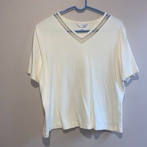 CJ Banks - short sleeve “fancy” t-shirt size X cream color